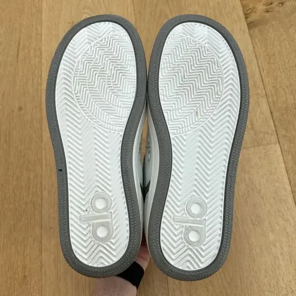 Alo Yoga Sneakers Recovery Mode Size US7 White Gray - Picture 7 of 9